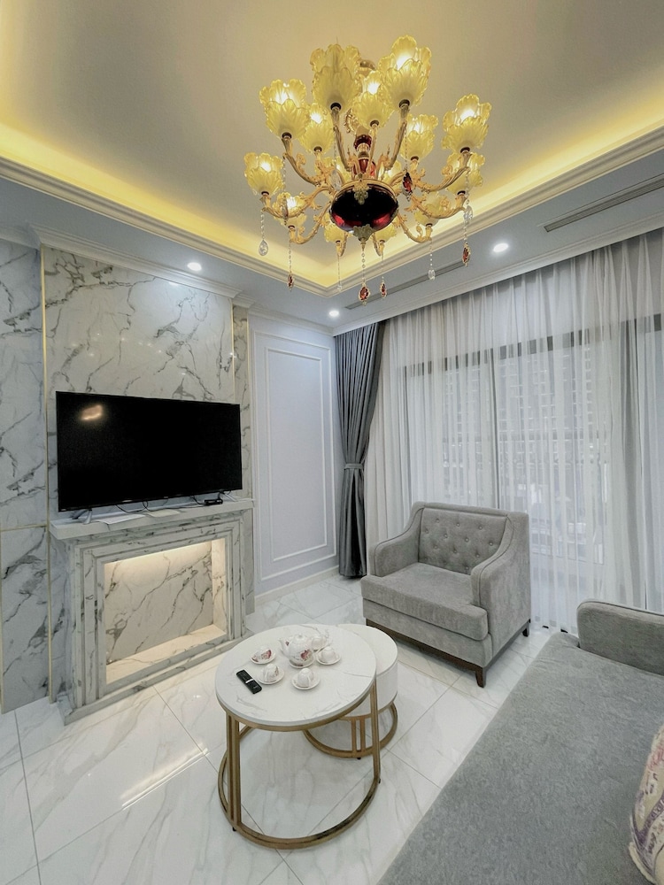 D El Dorado Westlake Luxury Apartments