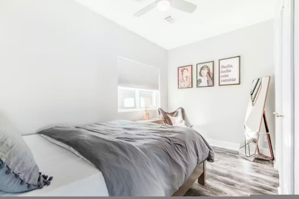 Stylish 3BR Townhome Near Downtown The Heights
