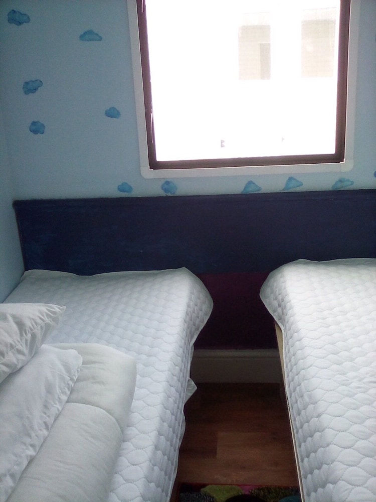 River Views Dog Friendly Caravan 3 Bedrooms view 4