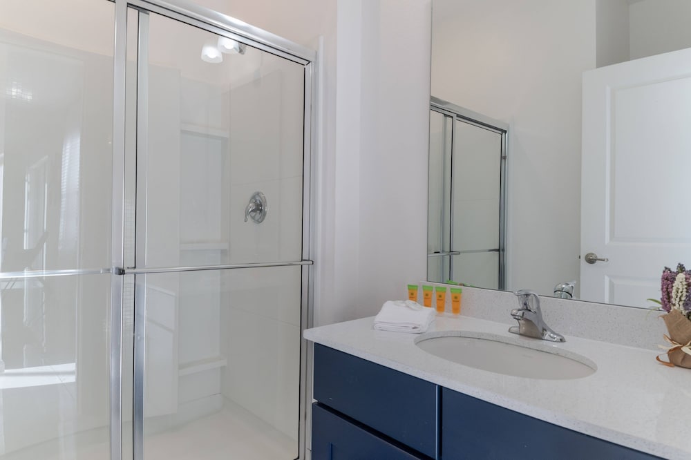Sophisticated 9 Bedroom Close to Disney