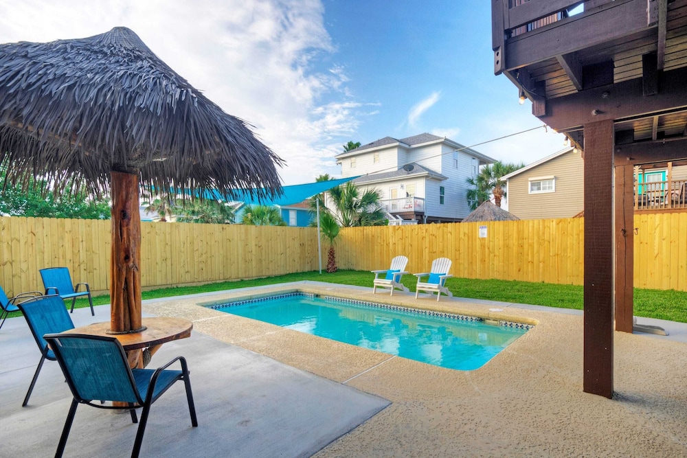 Private Pool, Yard, Deck, by the Nature Preserve! Tipsy Flipper by Avantstay