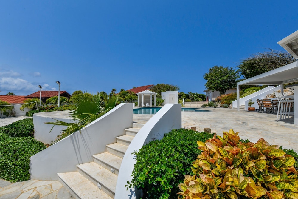 180 Ocean View 2 min to Beach Jacuzzi