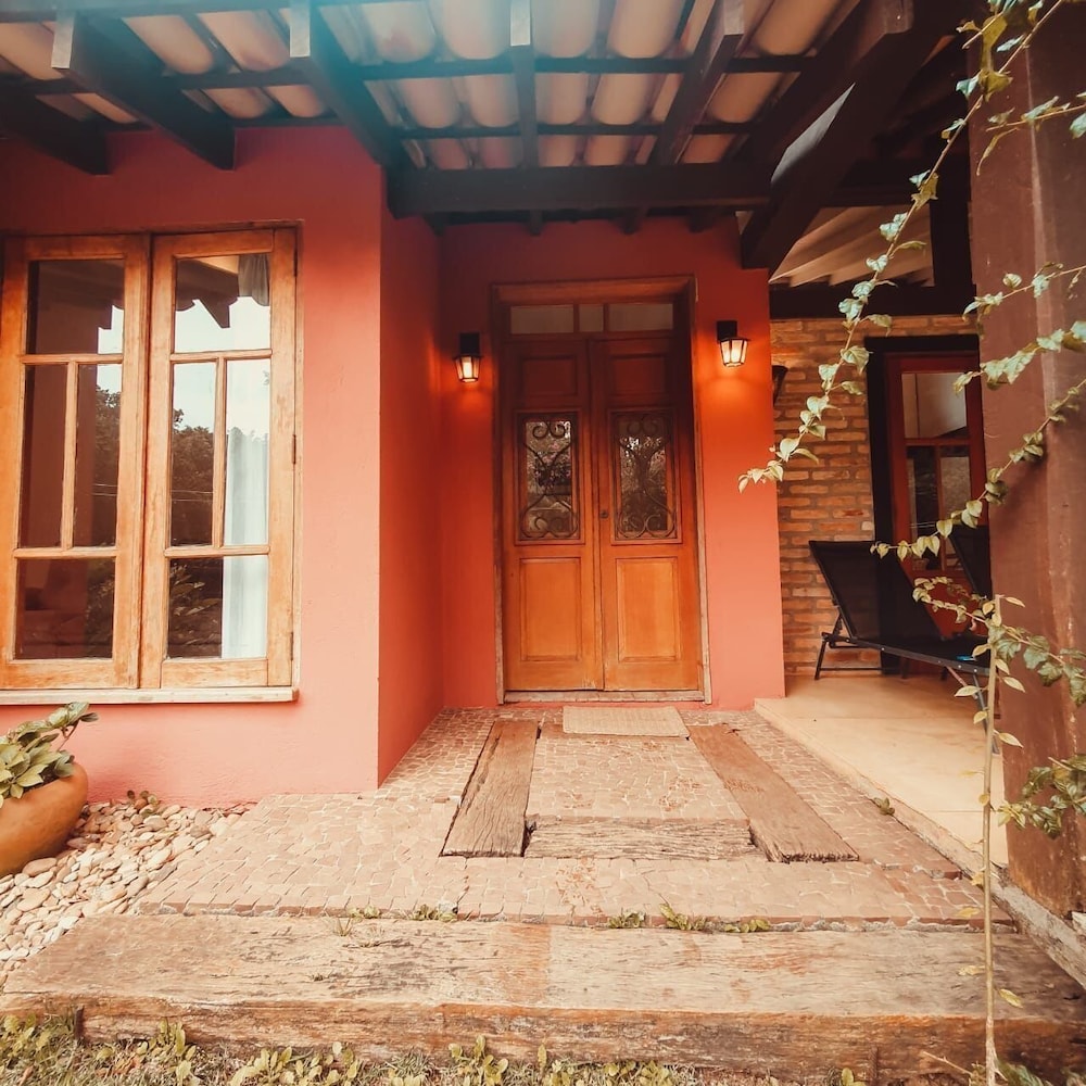Casa com Piscina Privativa e Natureza – Granja Viana, São Paulo