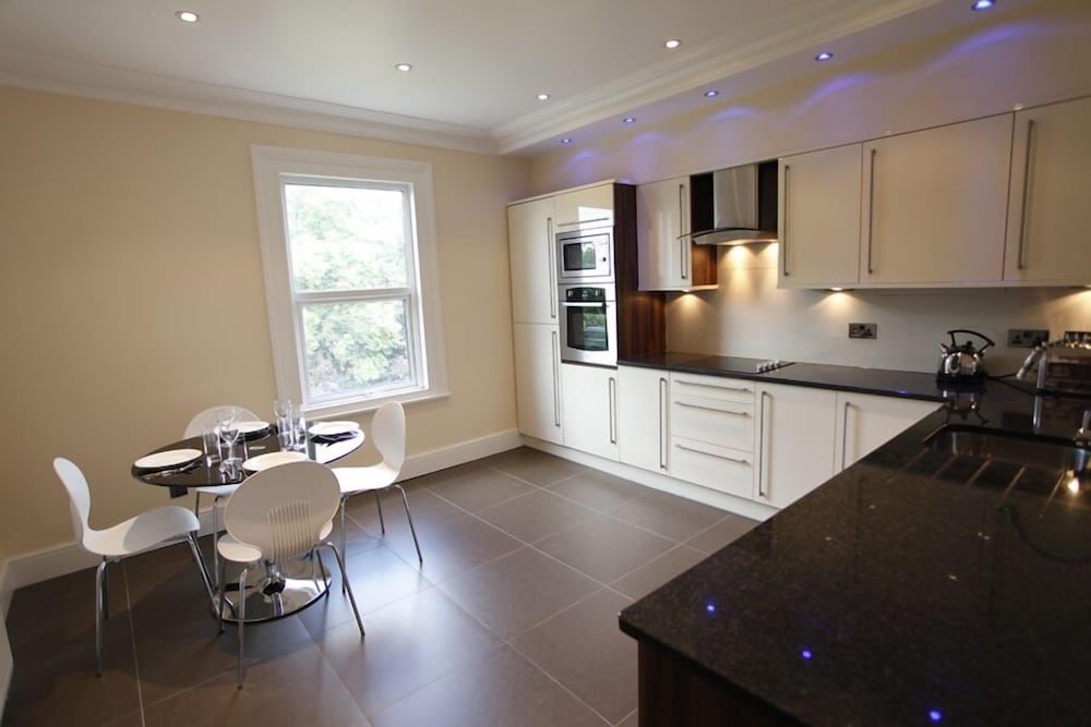 Glenlyn Hotel & Apartments