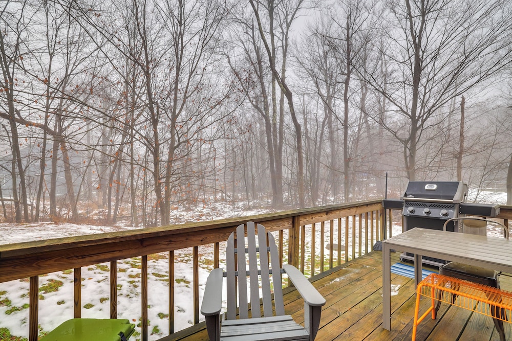 Ski, Hike, Swim & More: Pocono Farms Family Home