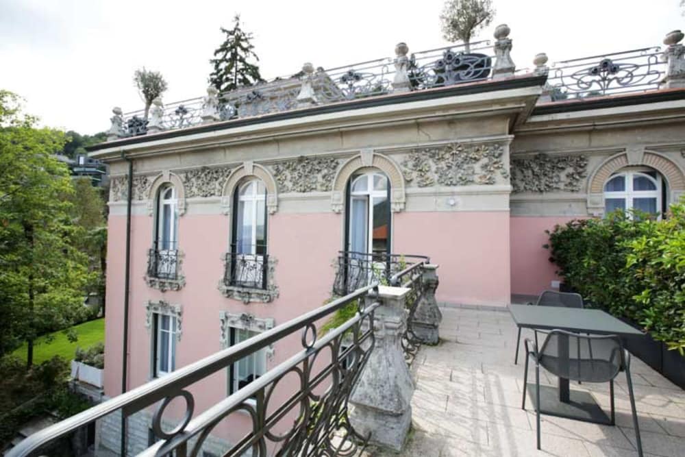 Villa Liberty - Lake Como Rooms & SPA