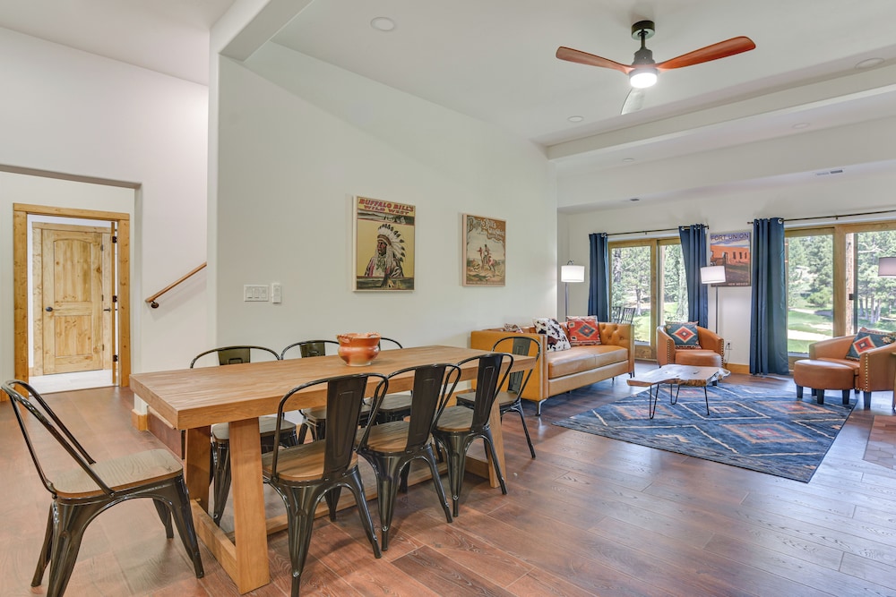 3 Mi to Resort: Year-round Angel Fire Getaway!