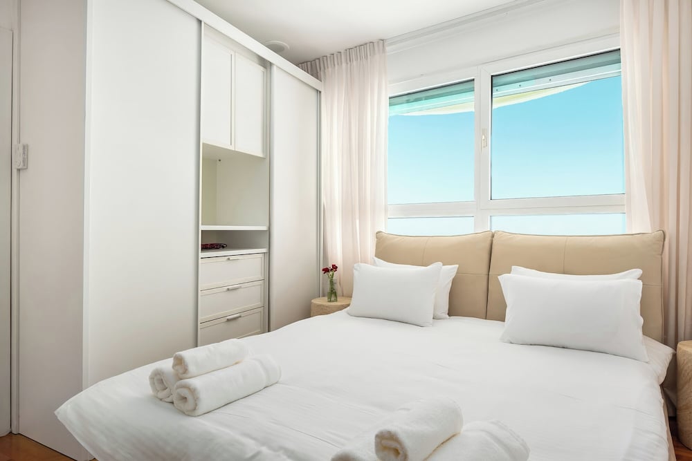 Panoramic Sea View Escape by Sea N' Rent