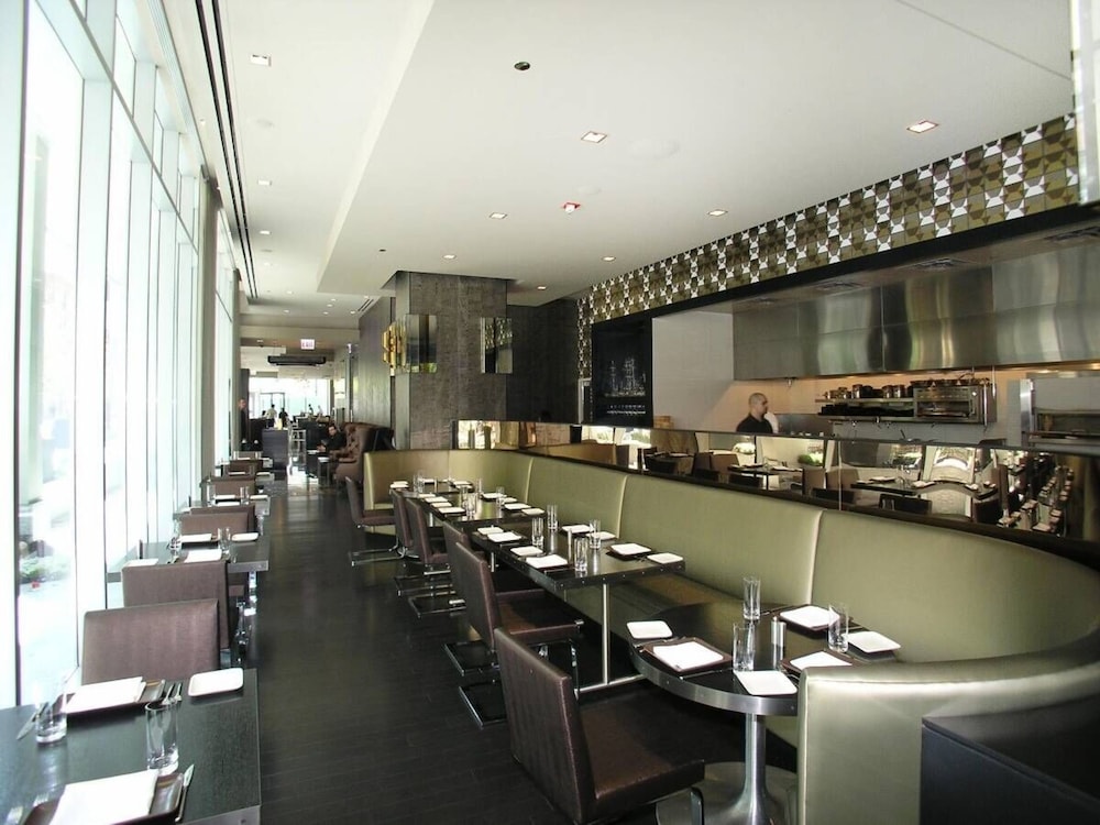 State and Grand by BridgeStreet - Image 2