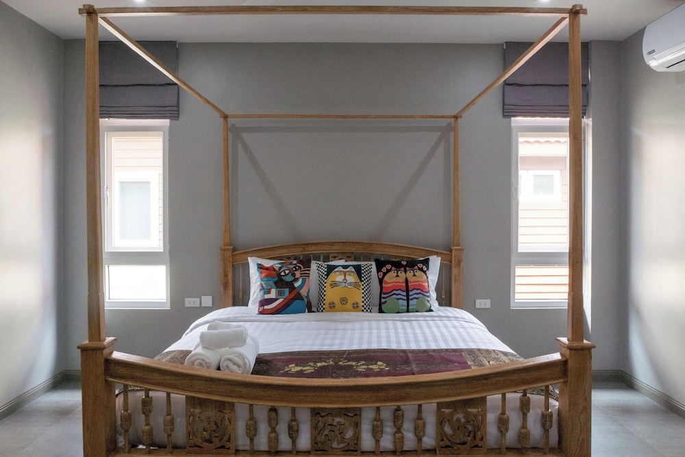 4BR Villa Ideal for Groups Families V262