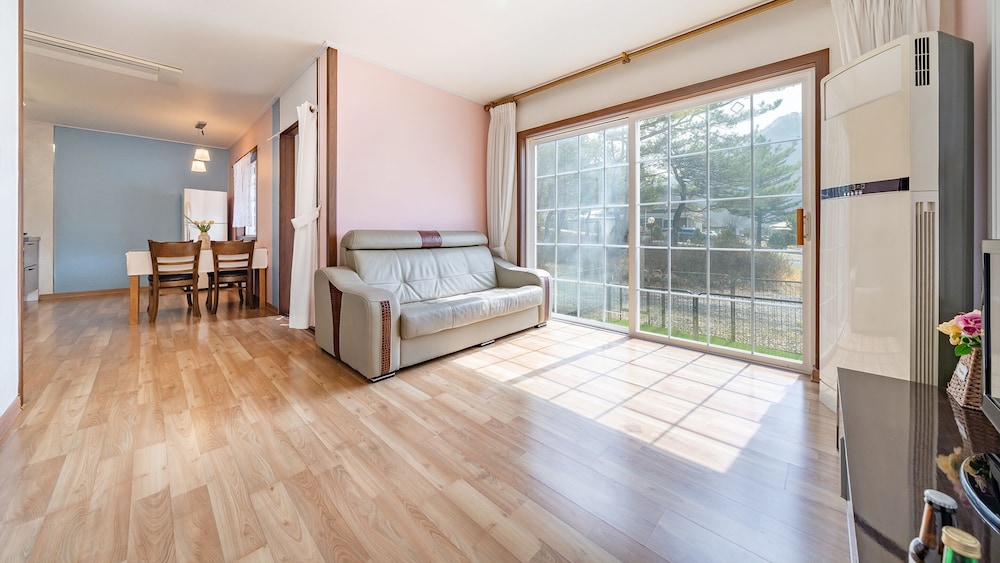 Yeongwol Nature & Pet Retreat