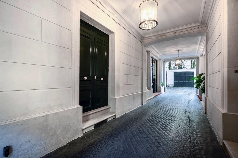 Luxury 3BR Flat Near the Champs Elys es