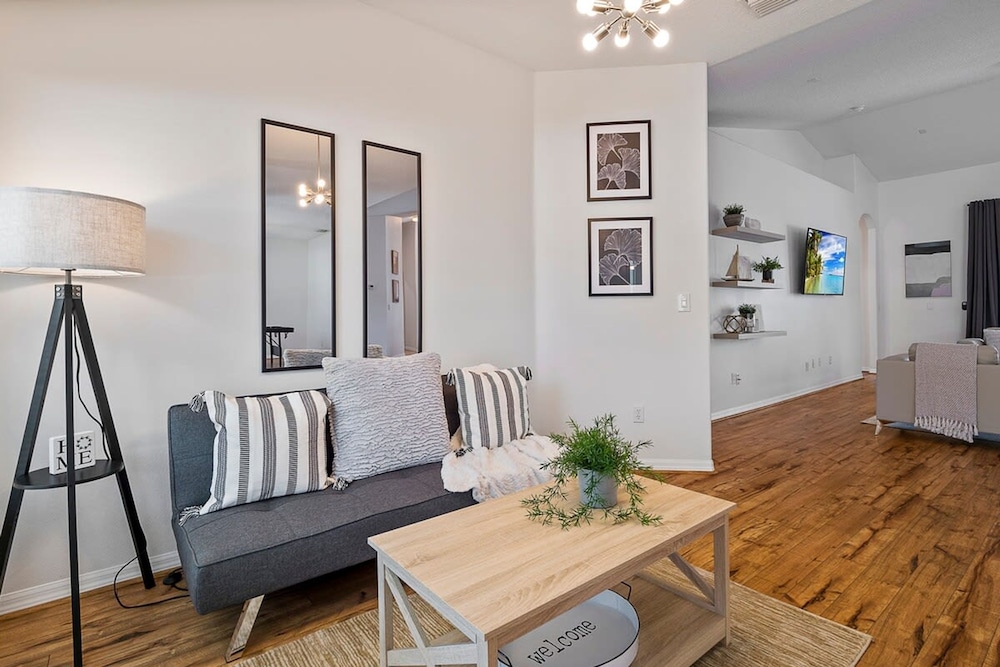 Stunning 4BR Home Fenced Yard Heated Pool