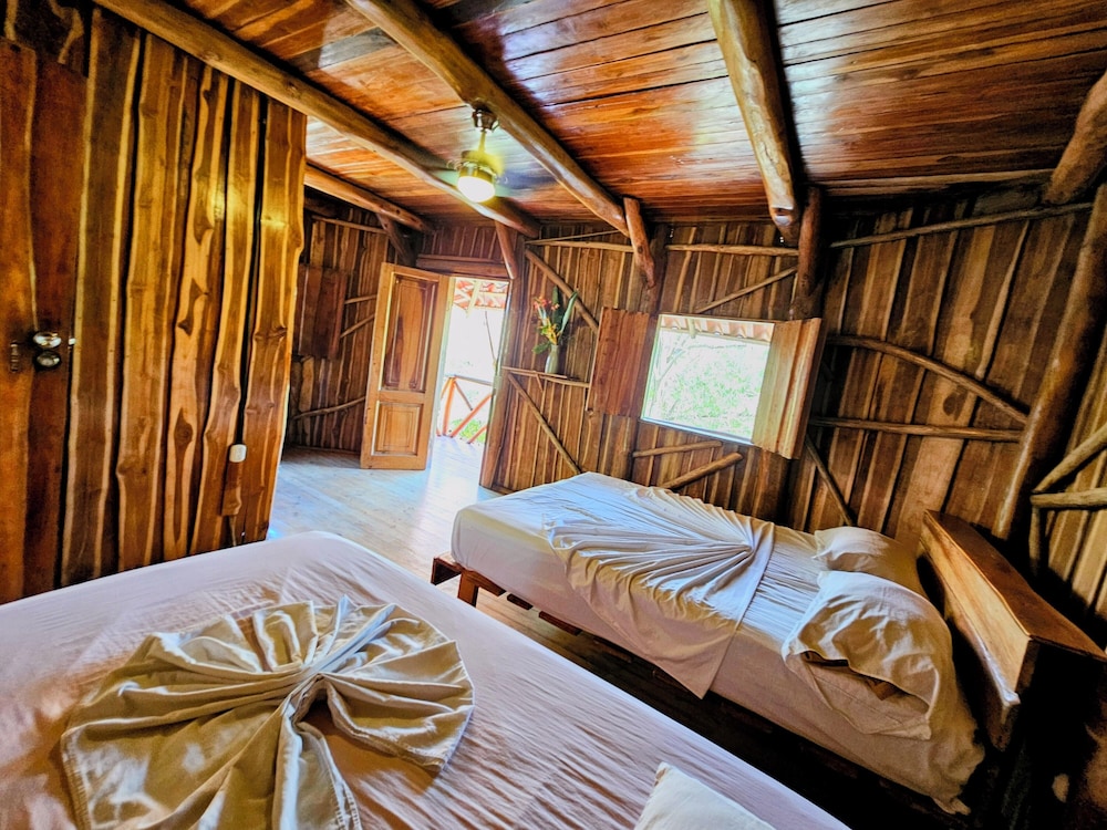 Don Jons Lodge -Surf & Yoga