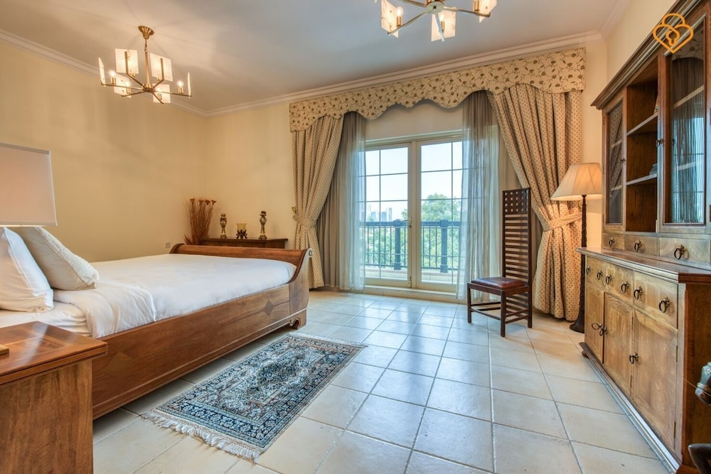 Beautiful Large 4 B/R Villa W/ Pool Jumeirah Island