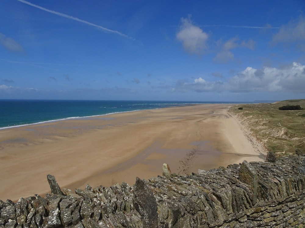 Charming Holiday Home With Garden in the Cotentin