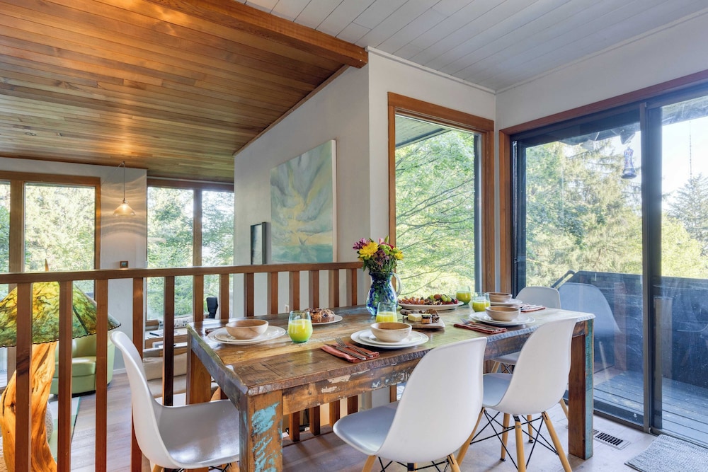 Coastal Escape w/ Balcony, Firebowl & Ocean Views Near Manzanita Sunset House by Avantstay