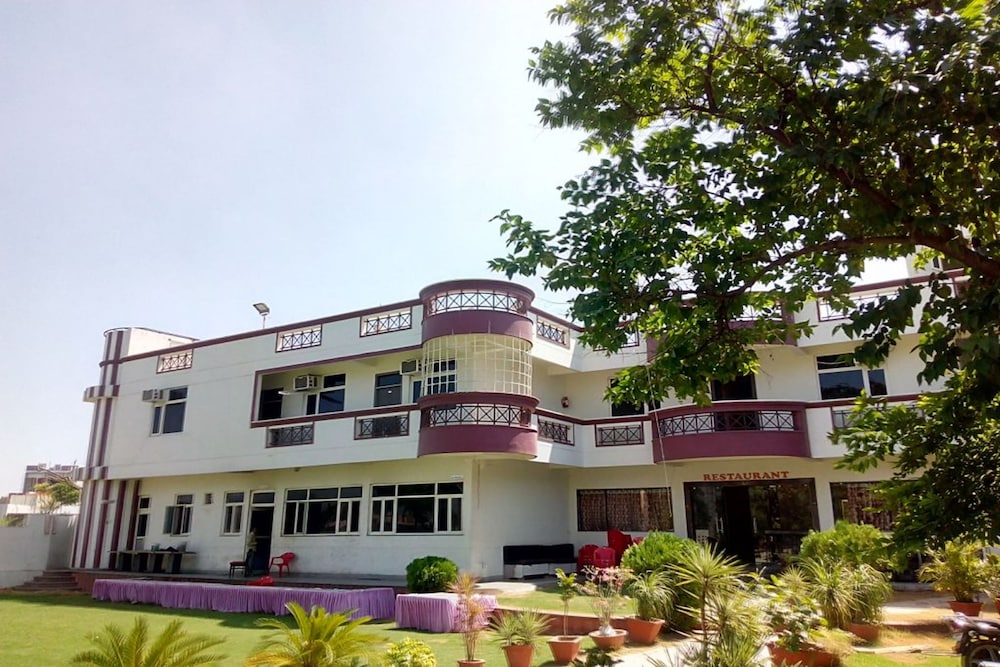 Exotika Express Resort