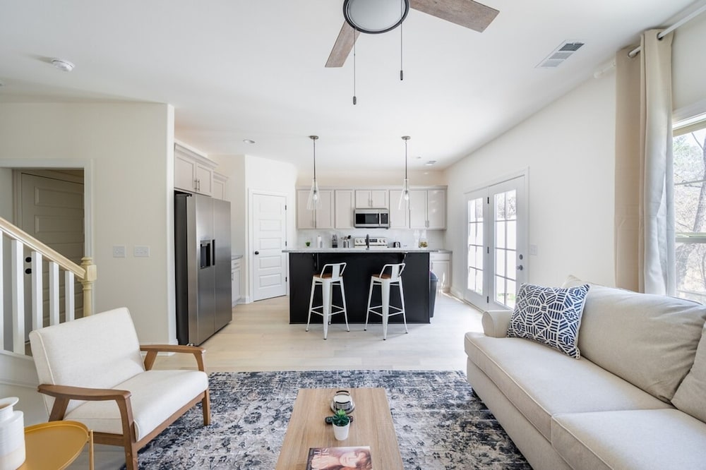 1 King 1 Queen 2 Double Garage Washer Dryer