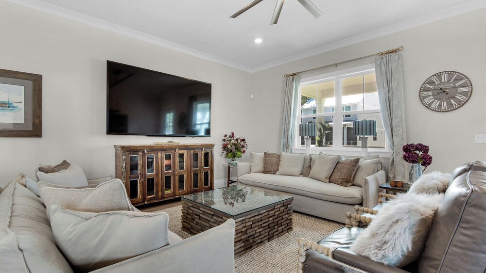 4BR Home With Deck & Grill Fun + Free Attraction Tickets!