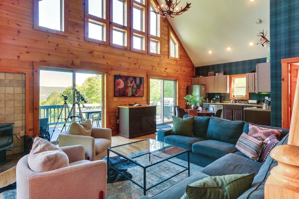 Hot Tub + Game Room: Peaceful Wardensville Cabin