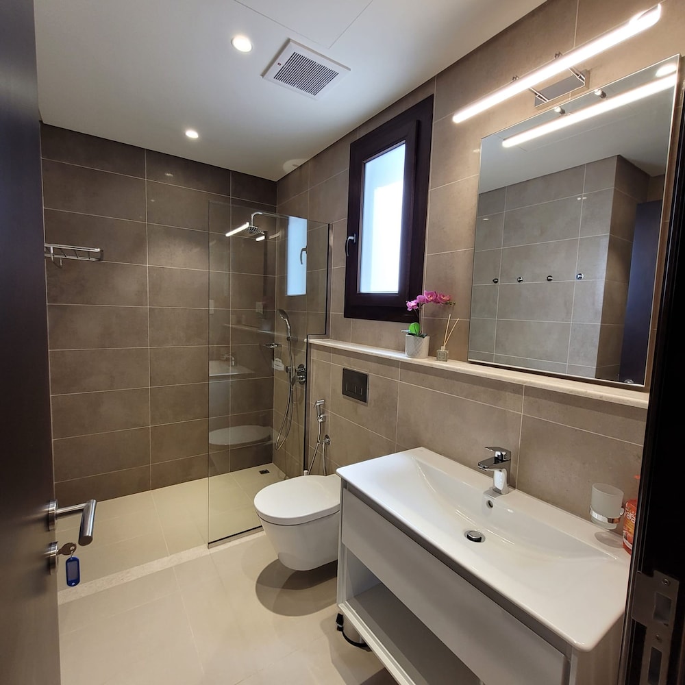 Chic 1-bedroom With Pool View