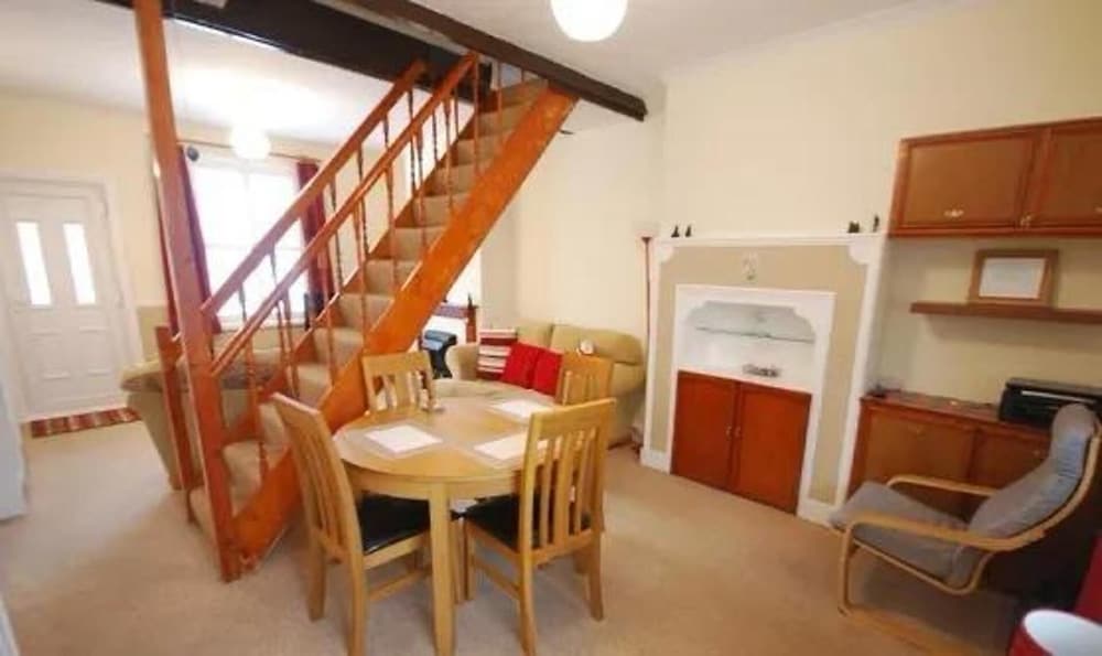 Spacious Four-bedroom House With Garden in Wembley