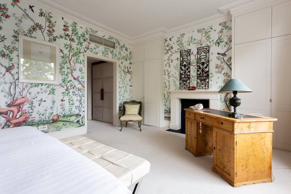 Warwick Gardens II by Onefinestay