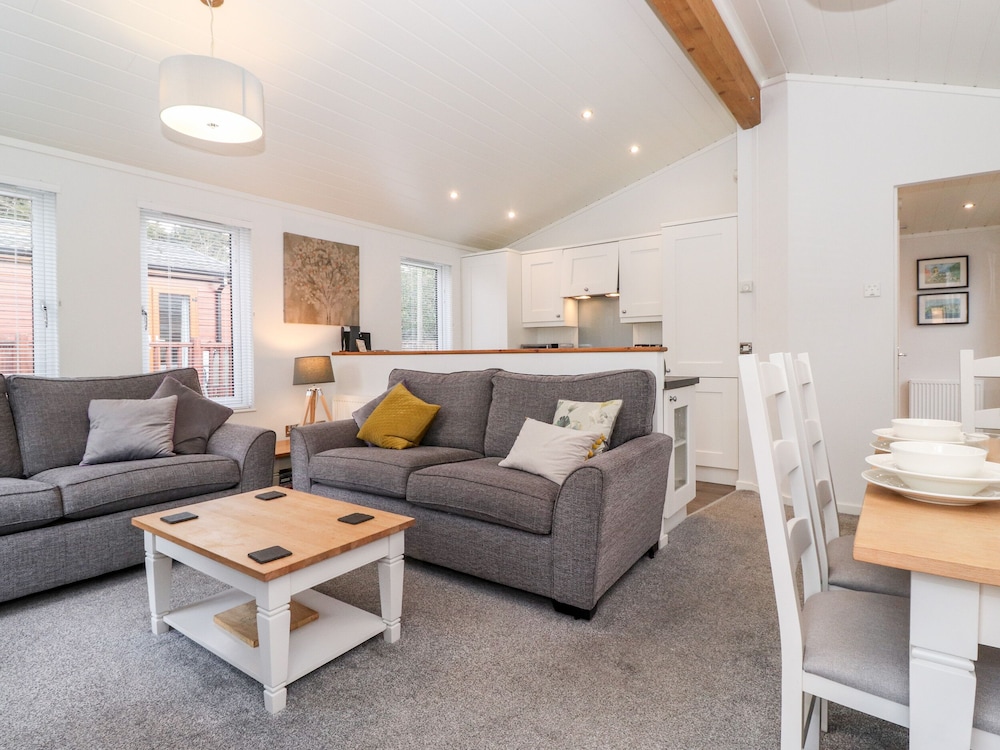 Bowness Bay Lodge