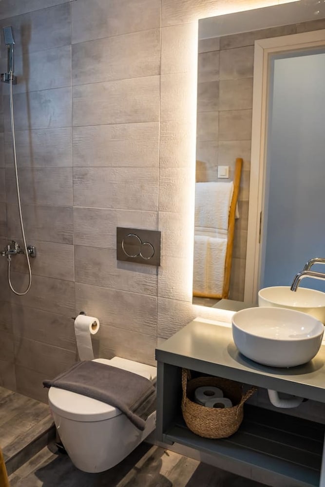 Yploui Suites 1 in Kira Panagia