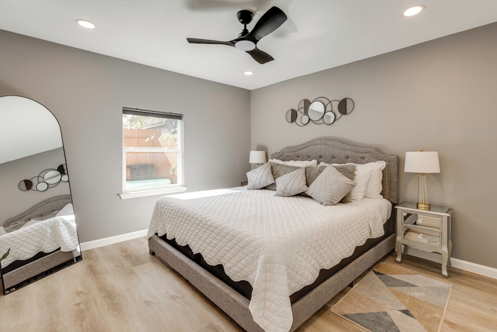 Updated Home w/ Hot Tub in Houston's Northside!