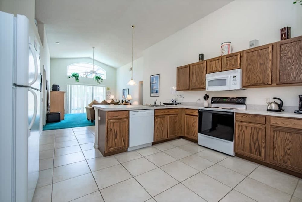 Villa Near Disney 4 Bd 3 Bt With Private Pool Quiet Comminuty