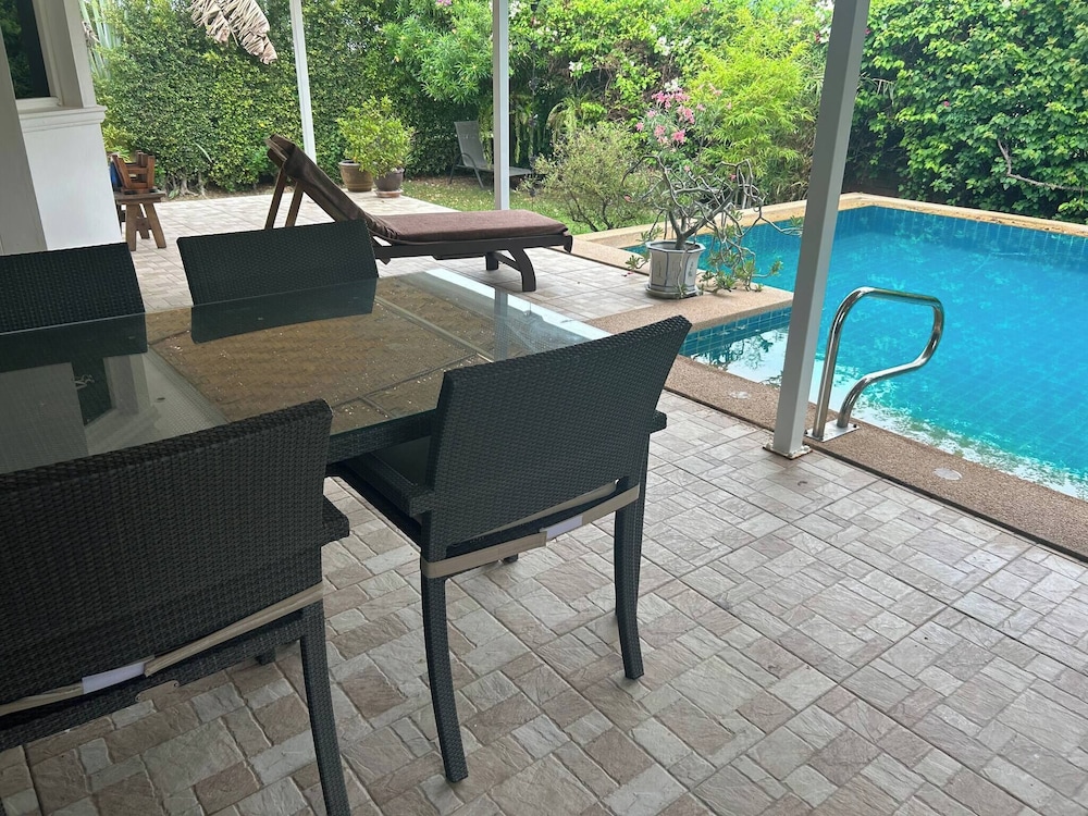 Hidden Villa Oasis Private Pool 2km to Beach&mall