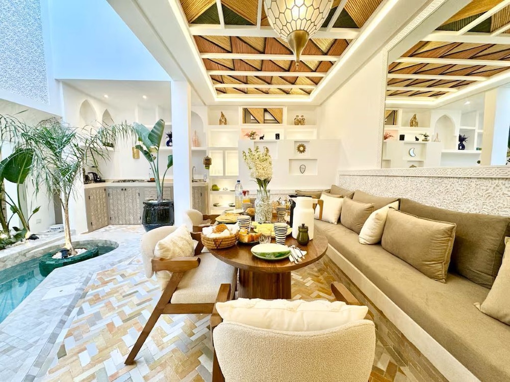 Beautiful Arab House With Swimming Pool