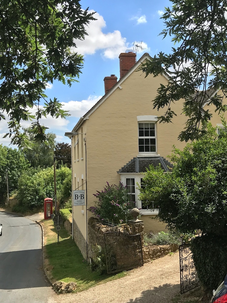 Holly House Bed & Breakfast