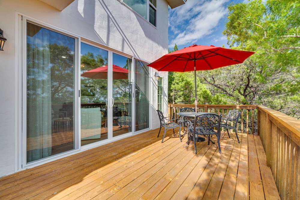 Jonestown Retreat w/ Deck: 6 Mi to Lake Travis! - Property Image 12