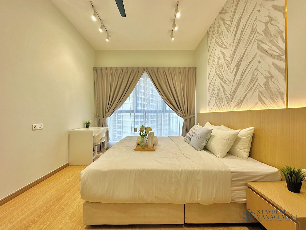 Country Garden Danga Bay Sea View Homestay by Stayrene