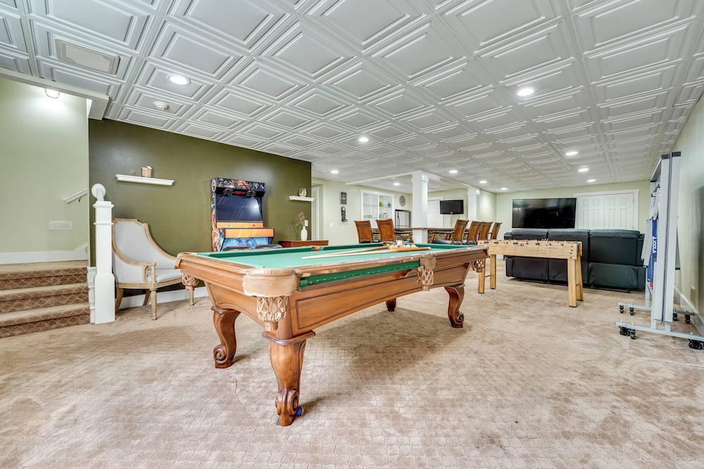 Spacious Family Getaway: 8 Mi to Main St Ann Arbor