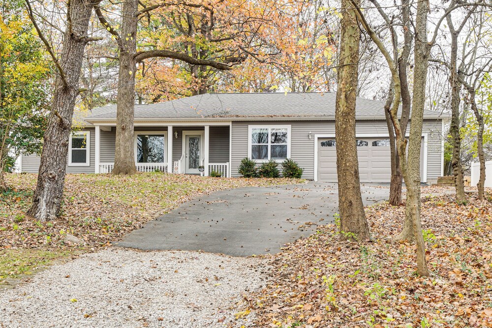 1 Mi to Dtwn Newburgh: Quiet Home w/ Yard!