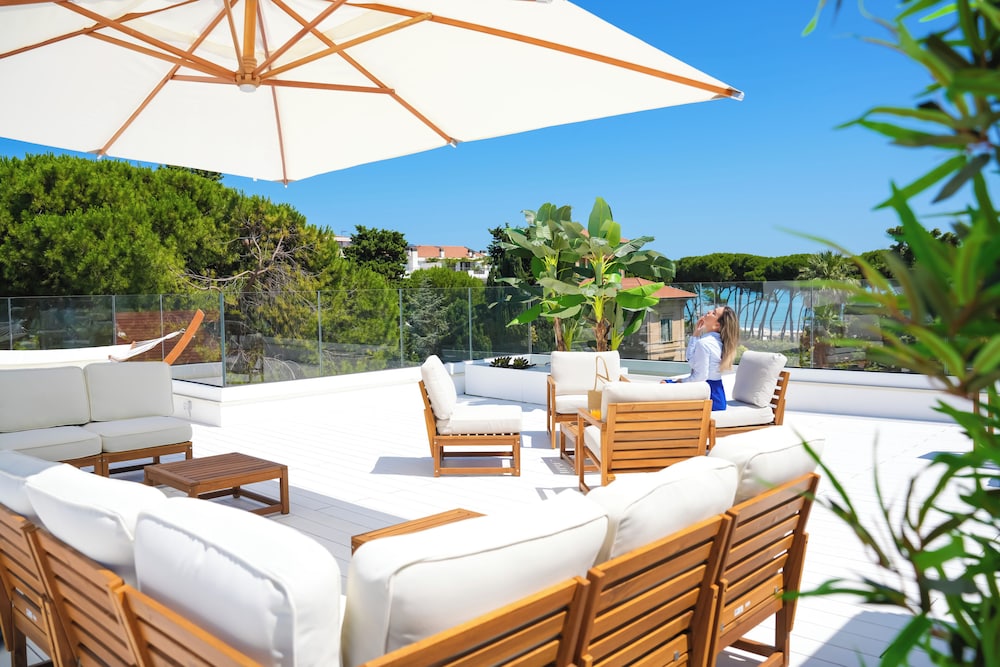 Pineto suites Ac pool and Beach