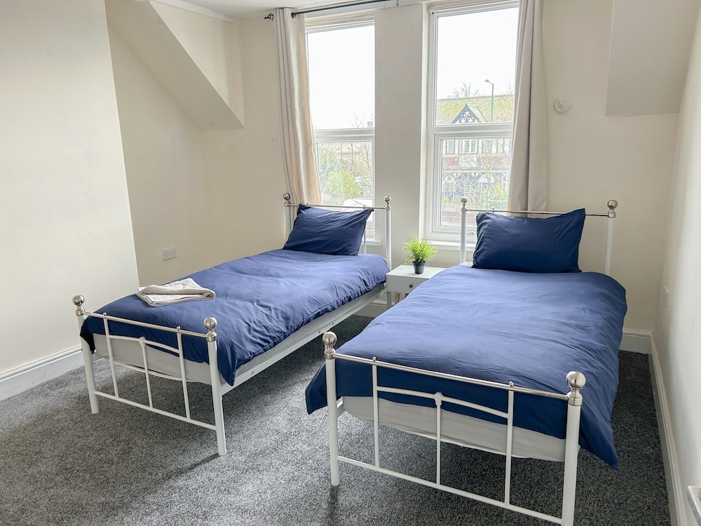 Lovely 2-bed Apartment in Birmingham view 2