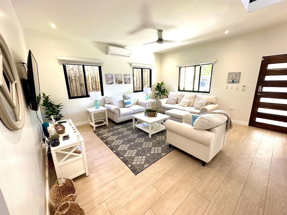 Playa Potrero 4 BR Home Pool Centrally Located - Casa Oasis Surfside
