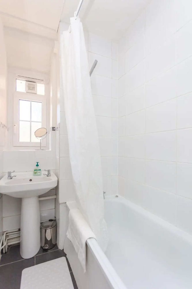 Fabulous 2 Bedroom Apartment in London Bridge