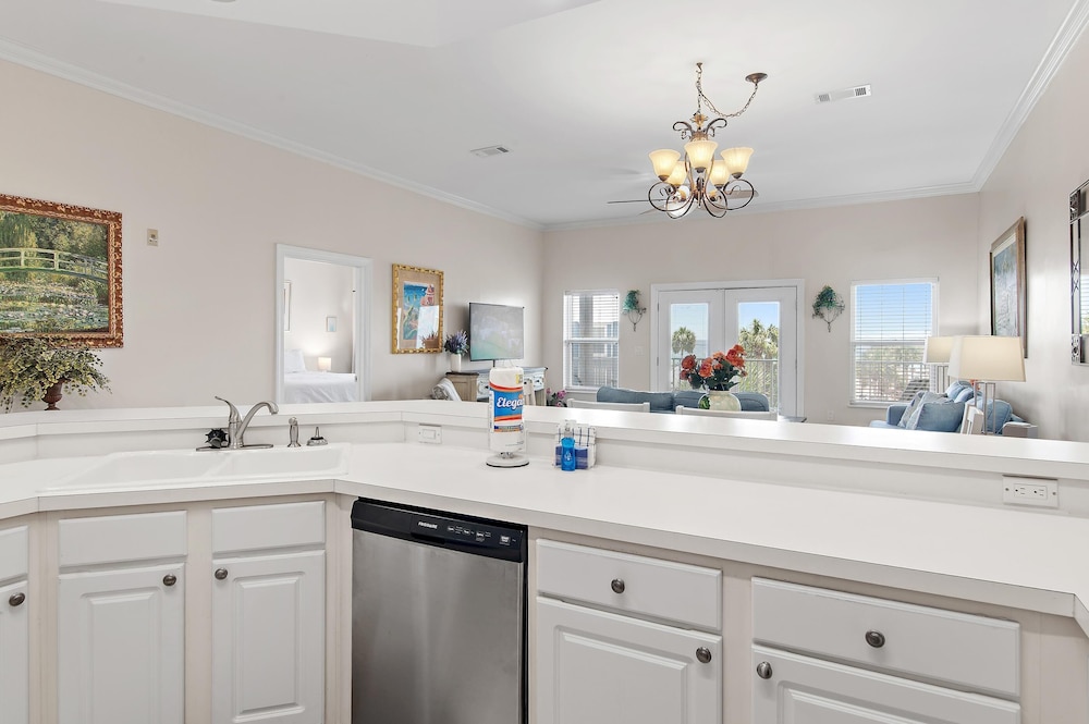Pavilion Palms 205b