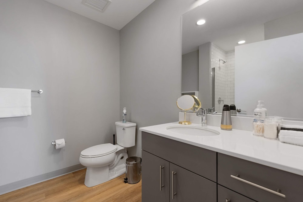 4BR Group Retreat Near Lincoln Park