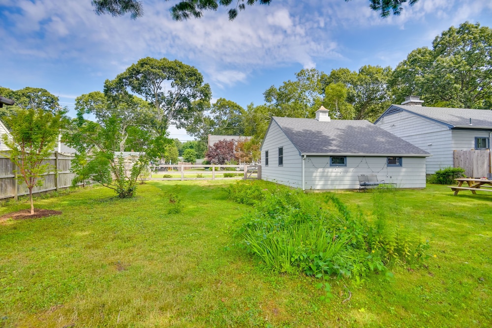Home in Narragansett w/ Beach Access!
