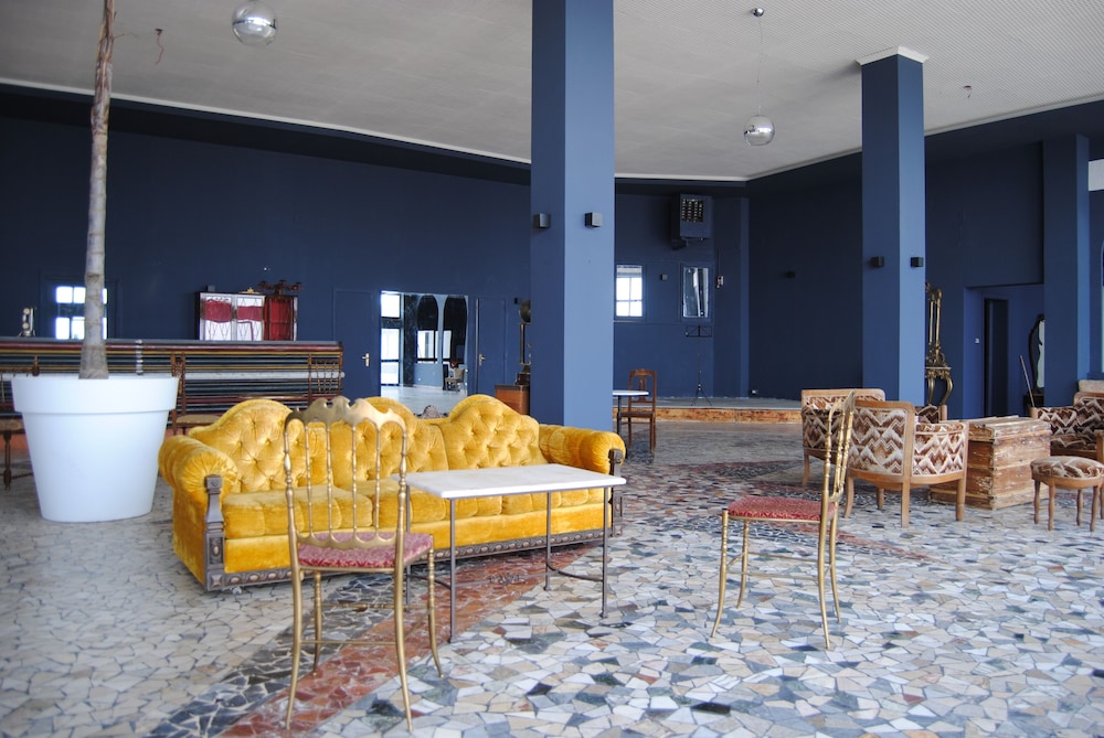 lounge
