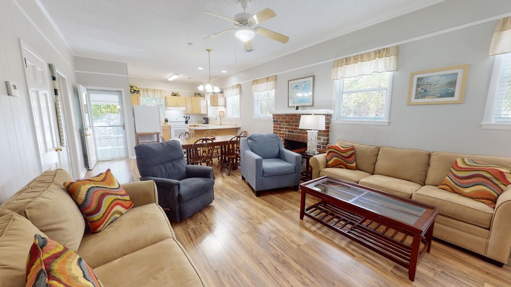 Beach Nugget by Tybee Vacation Rentals