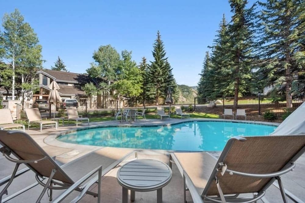100 Ridgepoint 4 Bedroom Condo