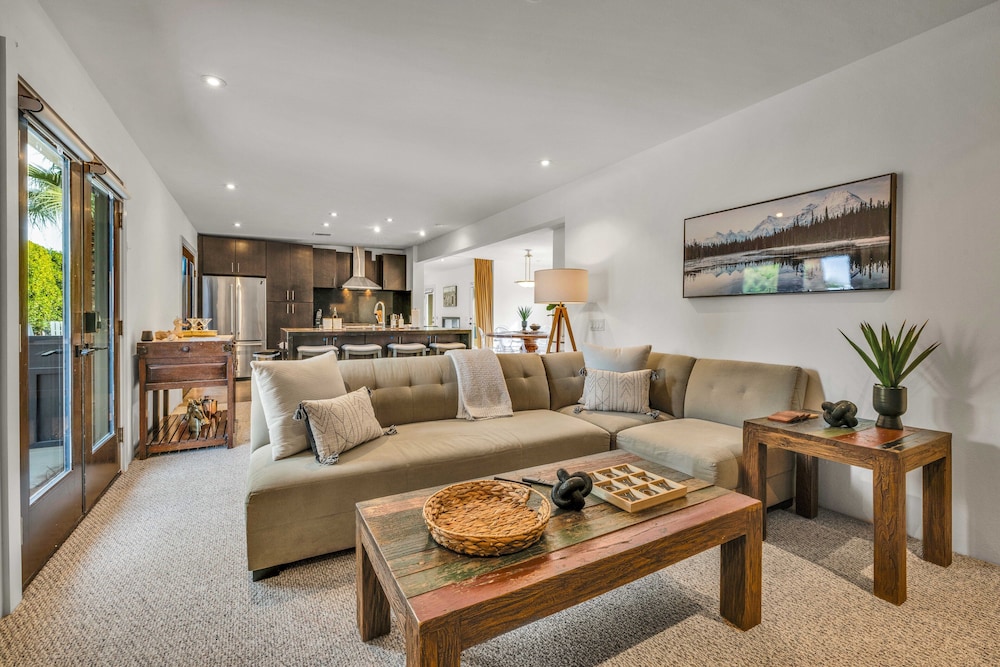 Mid-Century Elegance & Fun in Tahquitz River Estates